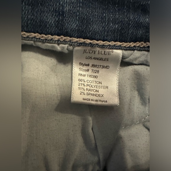 Judy Blue Adelene Girlfriend Distressed Jean Light Blue Size 7/28 - Picture 7 of 8